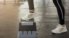 De ideale oefening bij pijnlijke knieën: train je benen en billen zonder je gewrichten te belasten